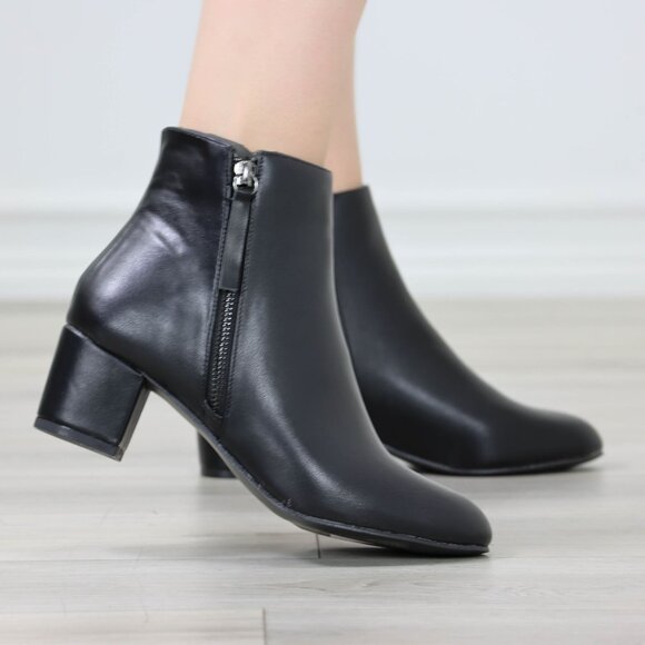 Womens Ankle Boots Low Block Heel Black Synthetic Leather Pointed Toe - Picture 11 of 12